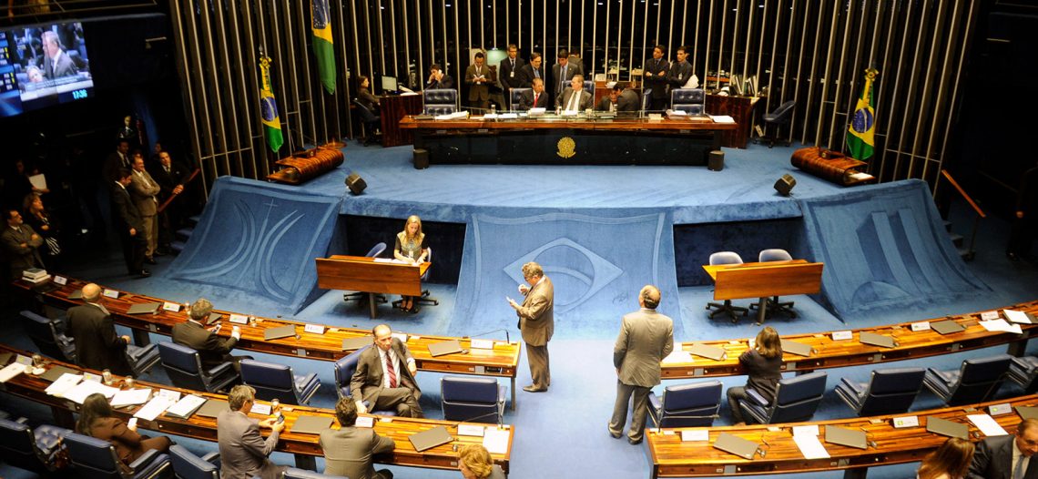 Senado aprova PEC que transforma agente penitenciário em polícia penal