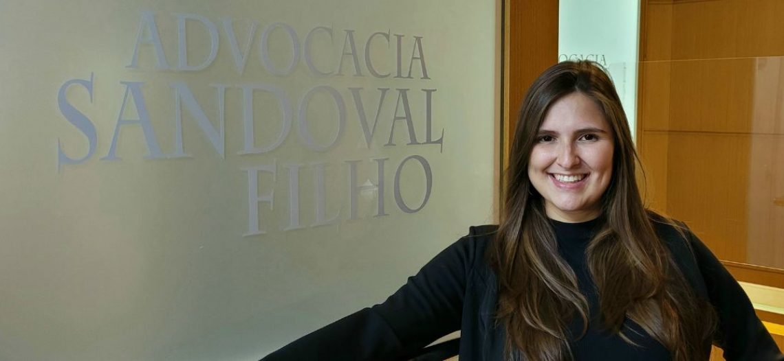 “O contato direto com o servidor nos ensina a sermos mais humanos”, afirma advogada da Advocacia Sandoval Filho